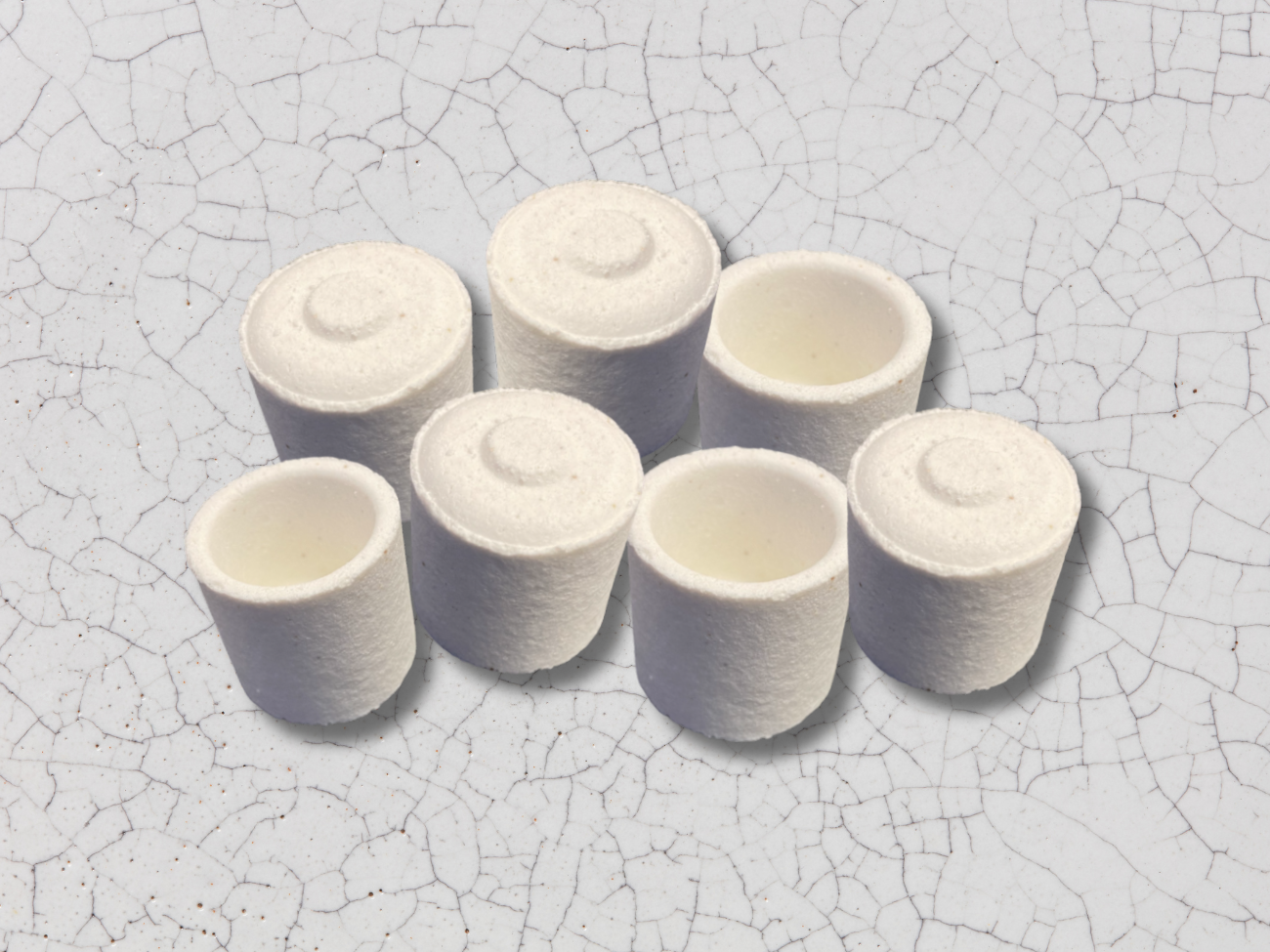 What are the benefits of ceramic crucibles for gas analysis?