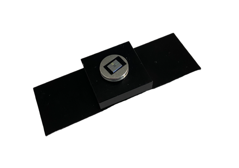 Photo of the Pin Stub Holder with a nanoGPS tag HORIBA