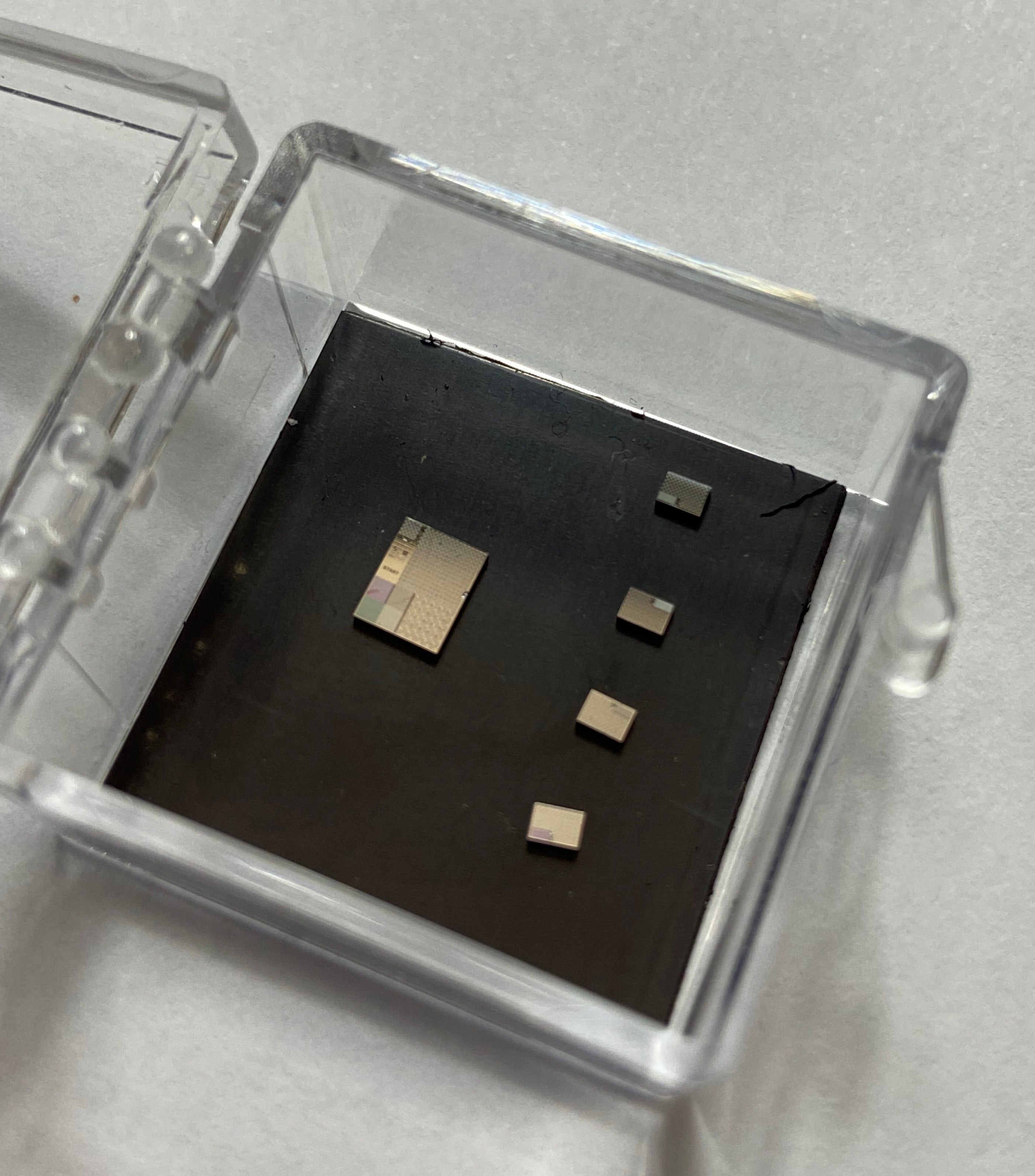 Photo of 5 nanoGPS Tags in box HORIBA