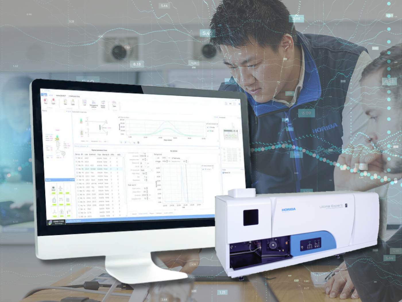 Photo a trainer with a computer ICP NEO and ULTIMA instrument
