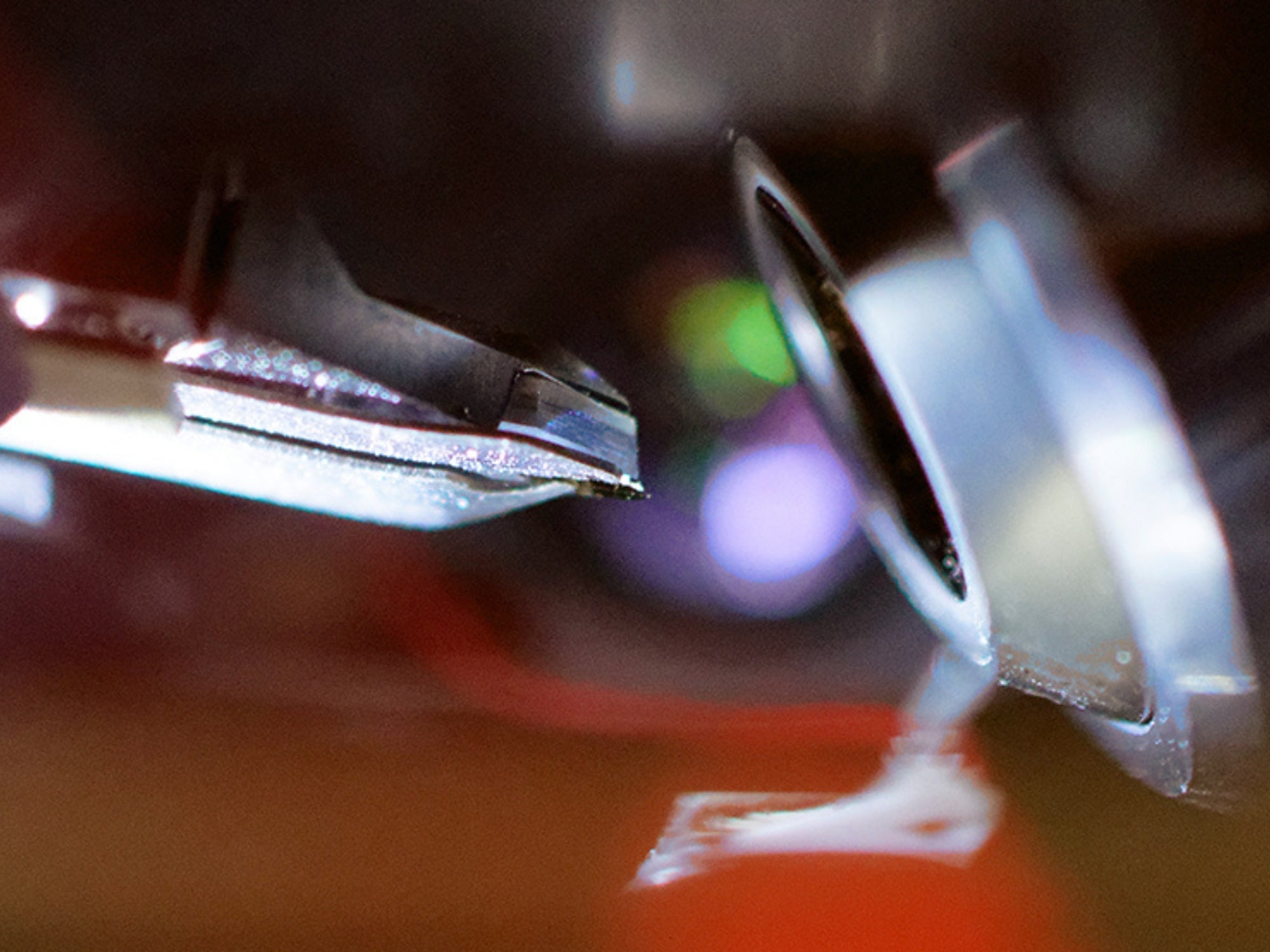 Photo close-up TERS Probes under a microscope