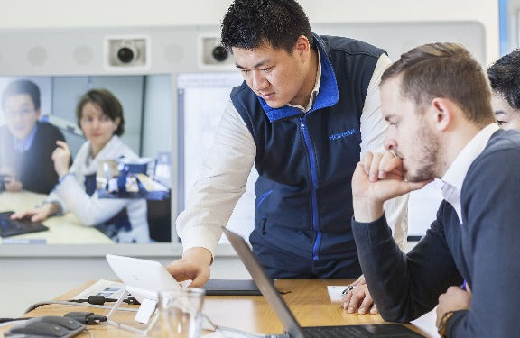 Photo of trainers during a training HORIBA